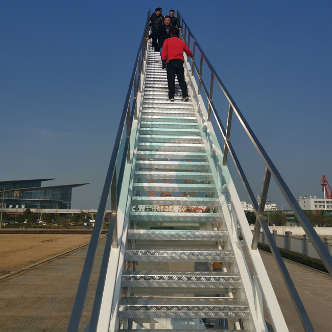 Escada de embarque de passageiros JSTY5120JKT
