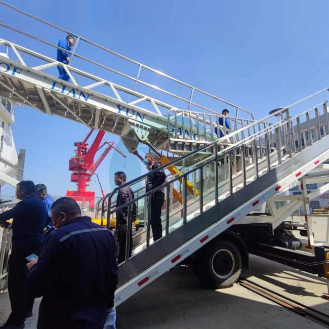 Nástupný rebrík pre cestujúcich JSTY5120JKT