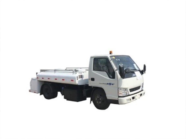 Camion de service d'eau (diesel)