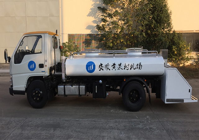 Camion del servizio idrico (diesel)