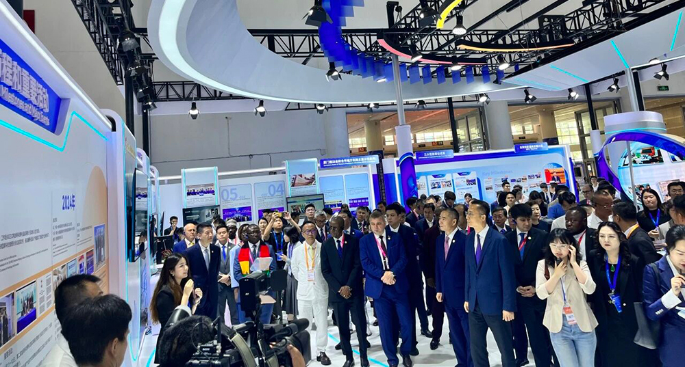 Chairman Ma Haibing, together with the guests from various countries present at the meeting, inspected the 2026 BRICS New Industrial Revolution Partnership Exhibition. Chairman Ma Haibing, together with the guests from various countries present at the meeting, inspected the 2026 BRICS New Industrial Revolution Partnership Exhibition.