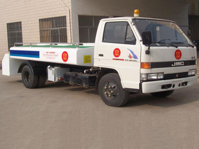 Aircraft water trucks all use chassis of second modification a kind of all new vehicles