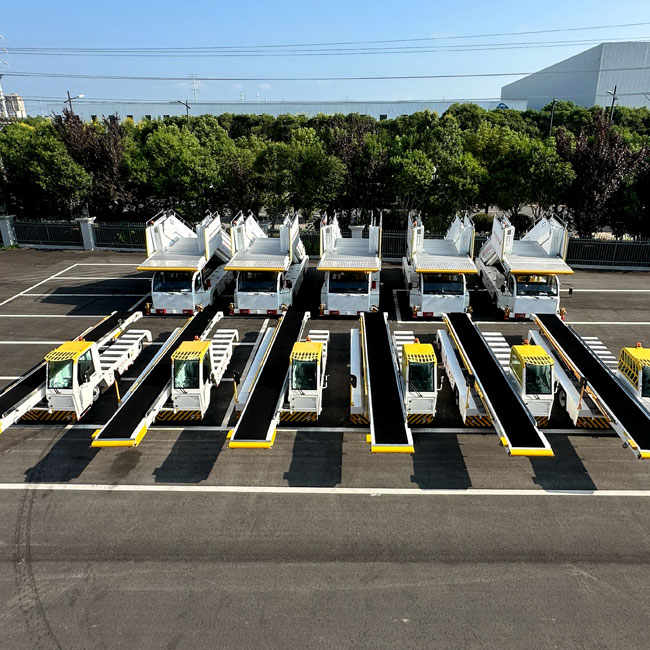 Diesel baggage belt loader