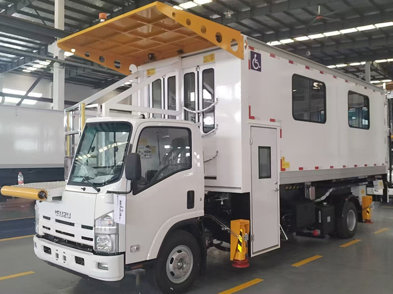 Half-head self-propelled ambulift (diesel)