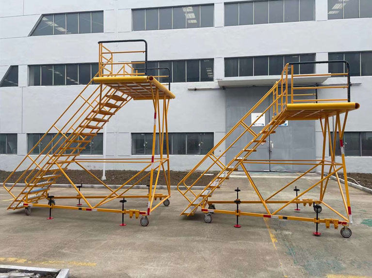 Aircraft maintenance ladders