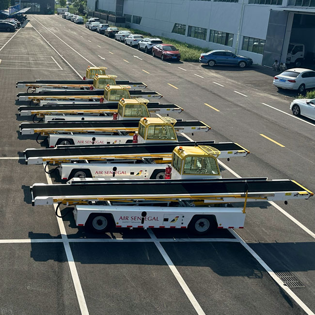 Diesel baggage belt loader