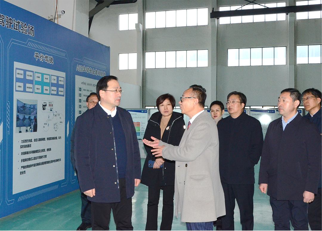 President Wang Shanhua listens to enterprises' R&D on science and innovation