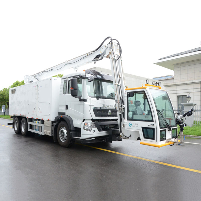 Kendaraan penghilang lapisan es di bandara