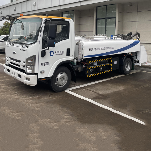 Electric Lavatory Water Service Truck