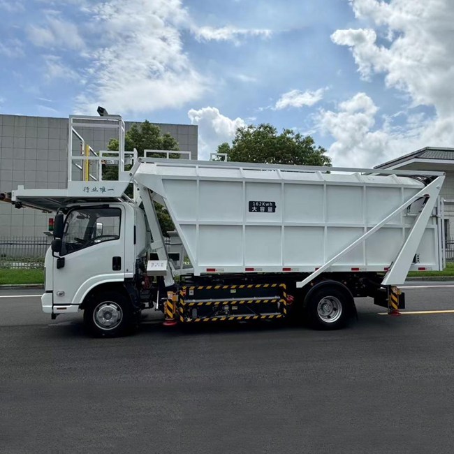 Aircraft Garbage Vehicle