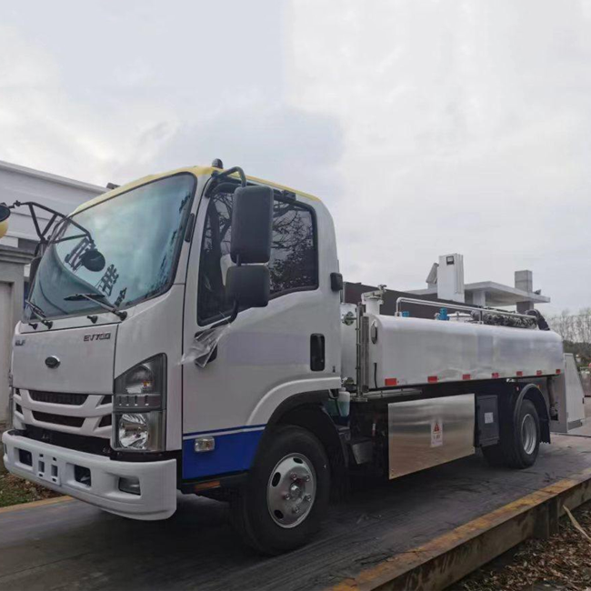 Electric Lavatory Water Service Truck