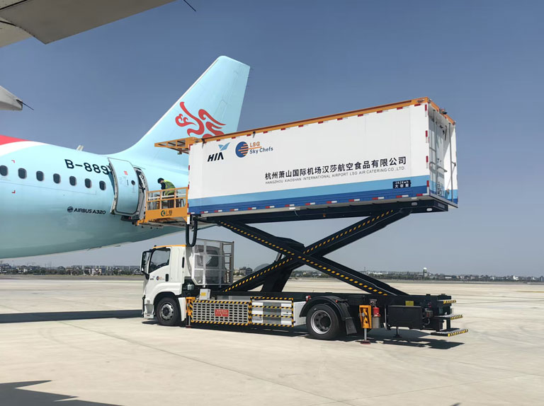 Isuzu chassis Aircraft Catering Truck