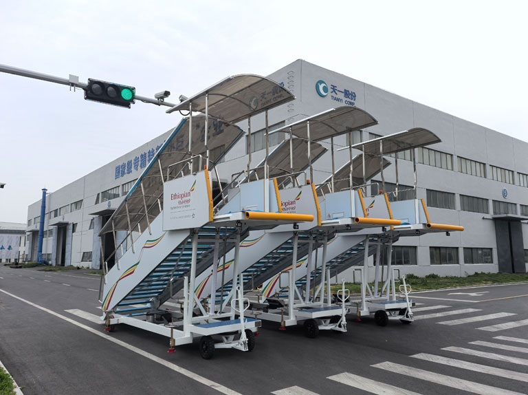 Passenger stairway (hand-pushed) is suitable for the boarding and boarding of passenger aircraft