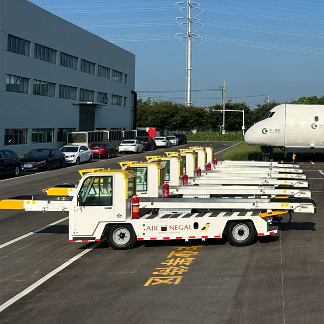 Diesel baggage belt loader