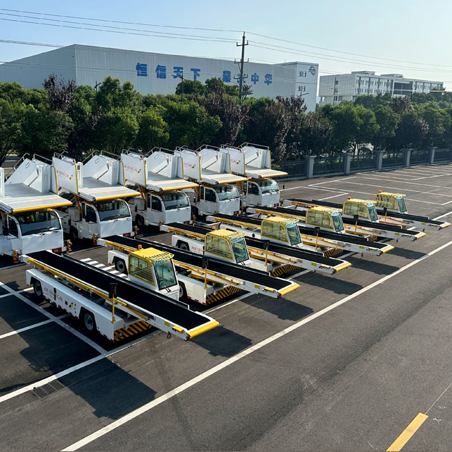 Diesel baggage belt loader