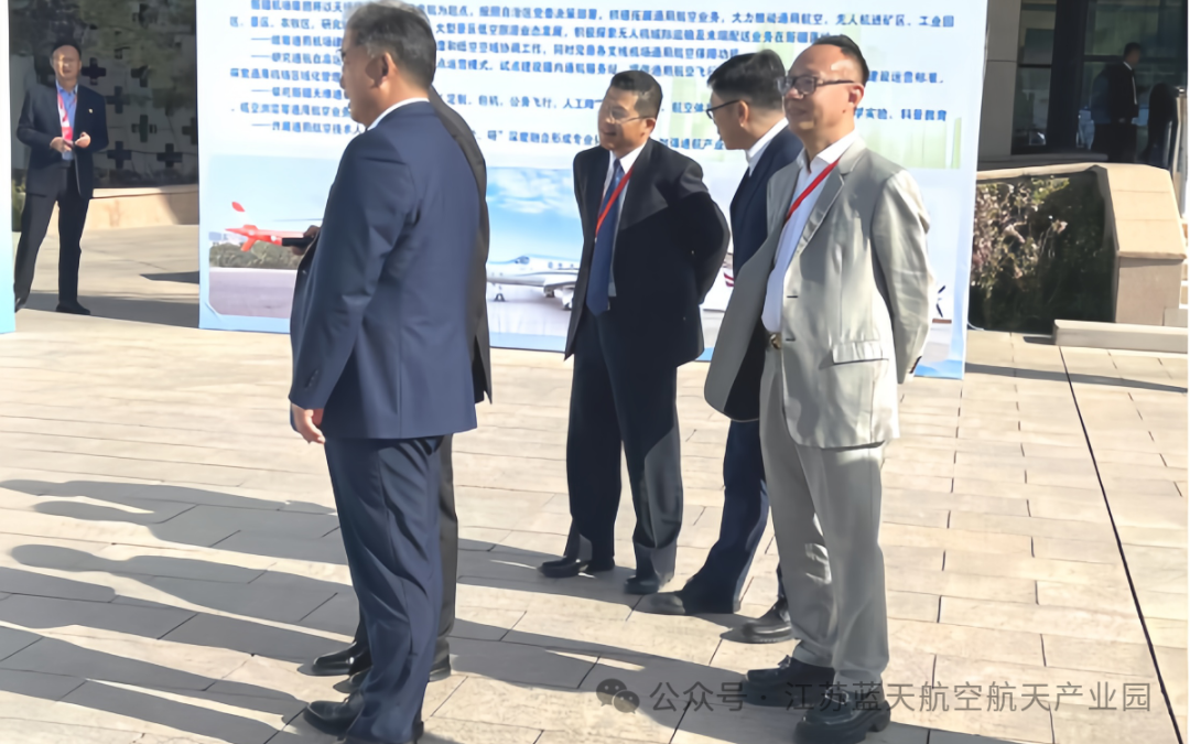 en Urumqi se llevaron a cabo el vuelo inaugural de la Aviación General Tianyuan de Xinjiang y la ceremonia de inauguración del Instituto de Investigación de la Industria de la Aviación (Economía de Baja Altitud).
