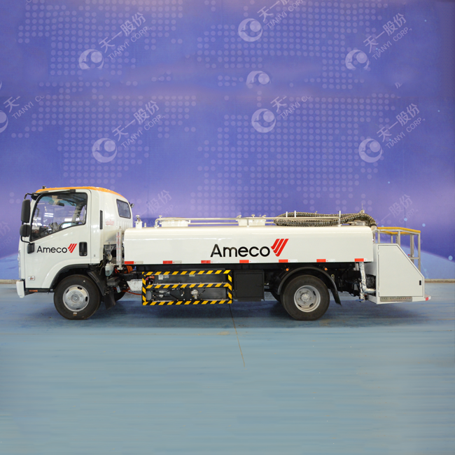 Self-propelled Vacuum Lavatory Service Truck