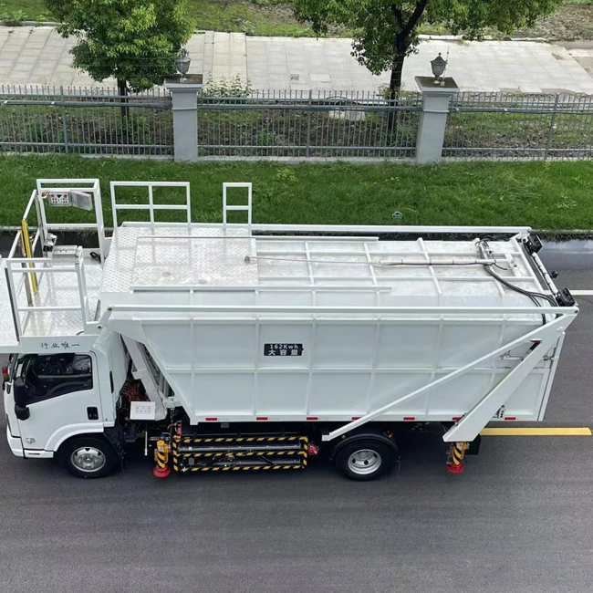 Aircraft Garbage Vehicle