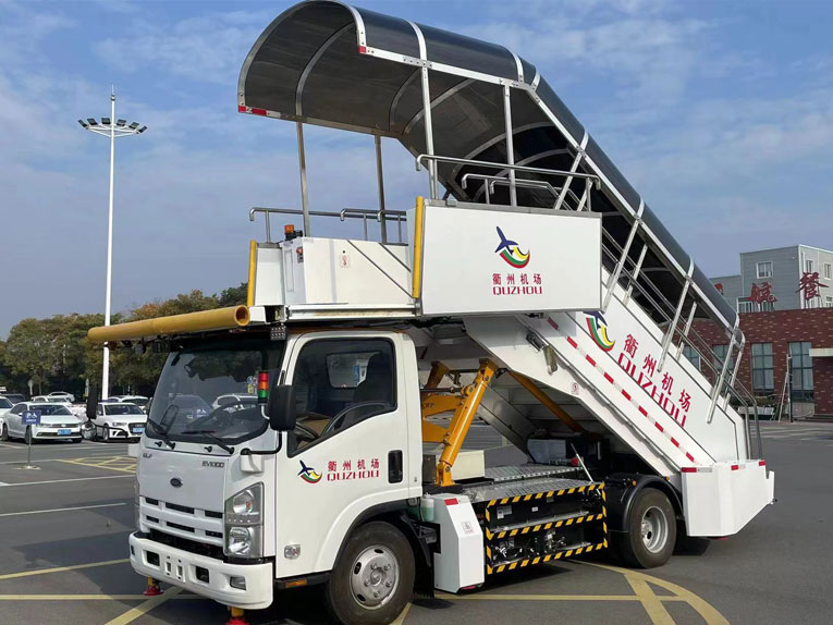 Towable Passenger Stairs Truck
