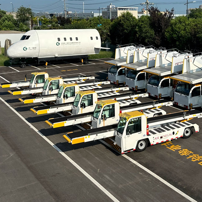 Diesel baggage belt loader