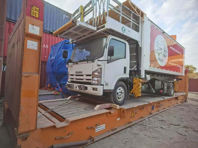 Small aviation catering vehicle 