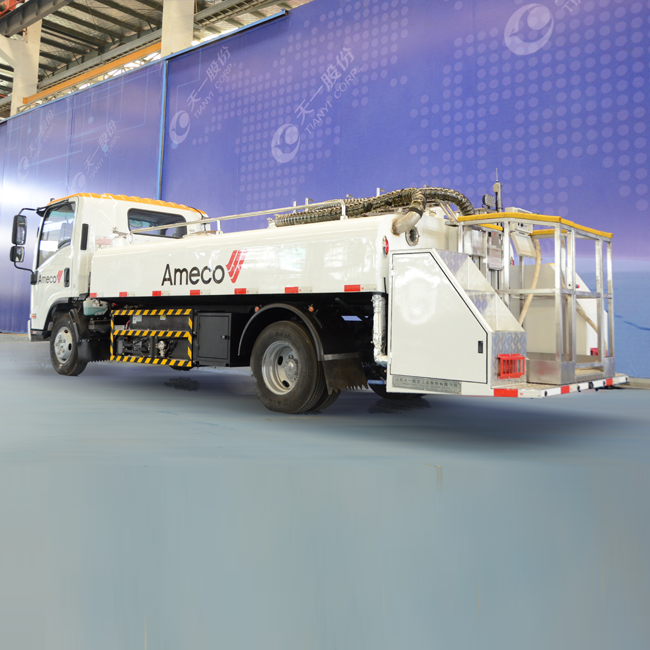 Self-propelled Vacuum Lavatory Service Truck
