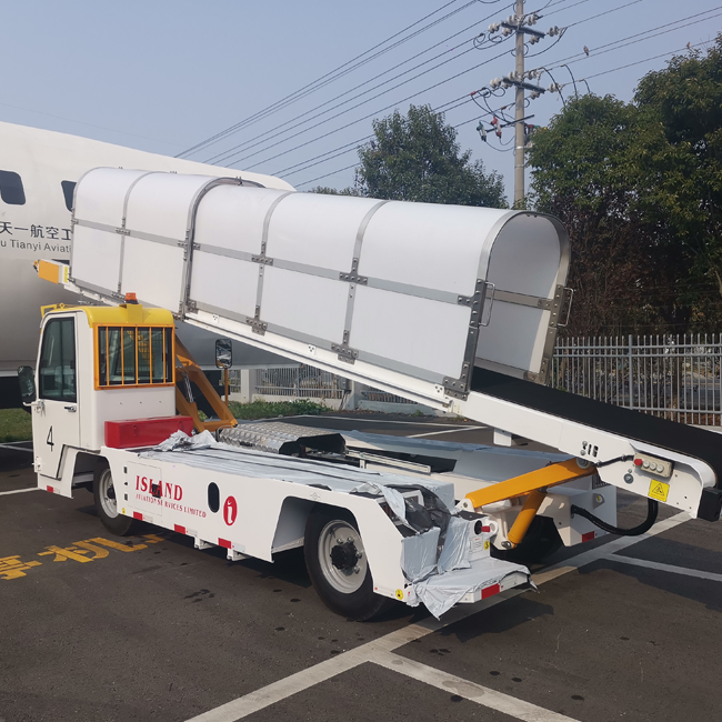 Self-propelled baggage belt loader