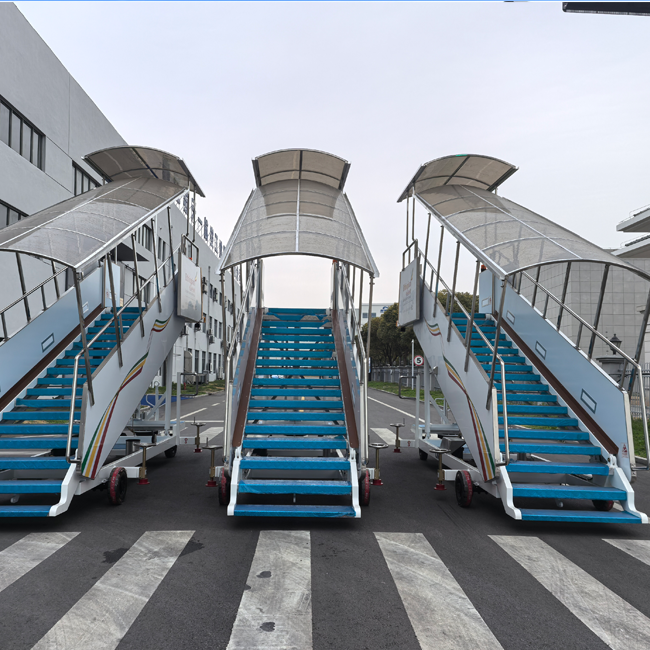 Towable Passenger Stairs Truck