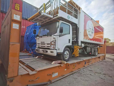 Small aviation catering vehicle working platform