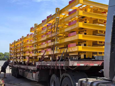 Side loading of 7T container plate trailer