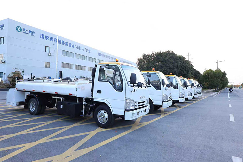 Portable Water Service Truck