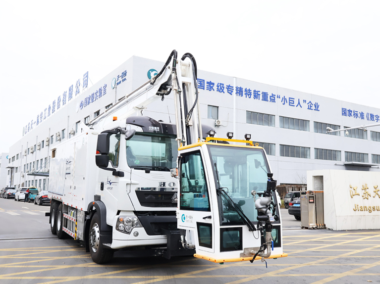 Aircraft de-icing vehicles