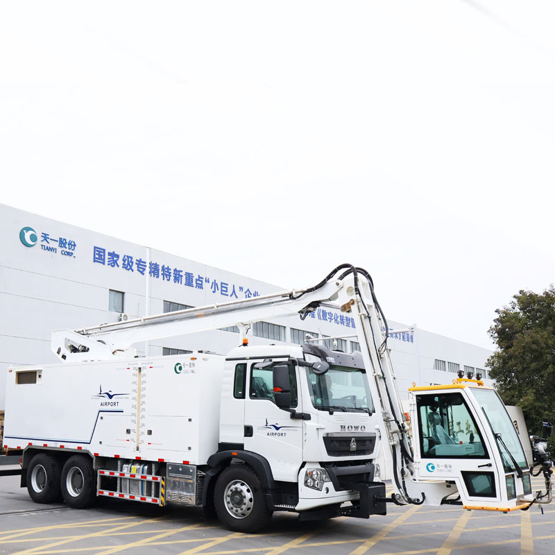 aircraft deicing vehicle