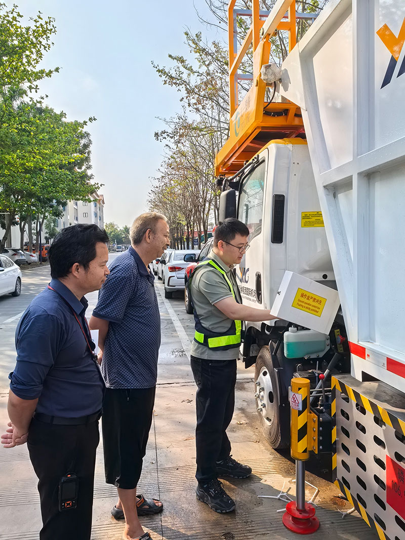 electric Aircraft Garbage Truck