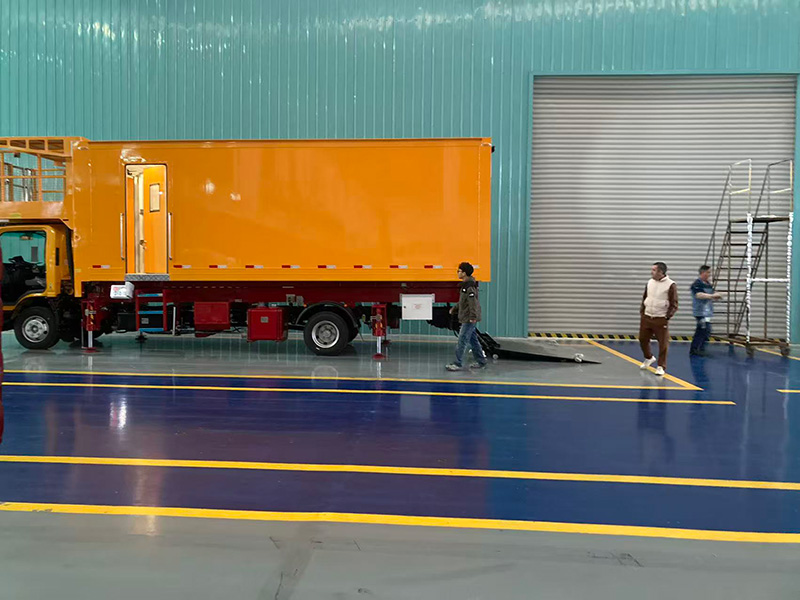 Aircraft Catering Trucks