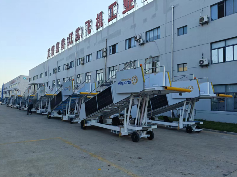 Passenger boarding ladder (power assisted)