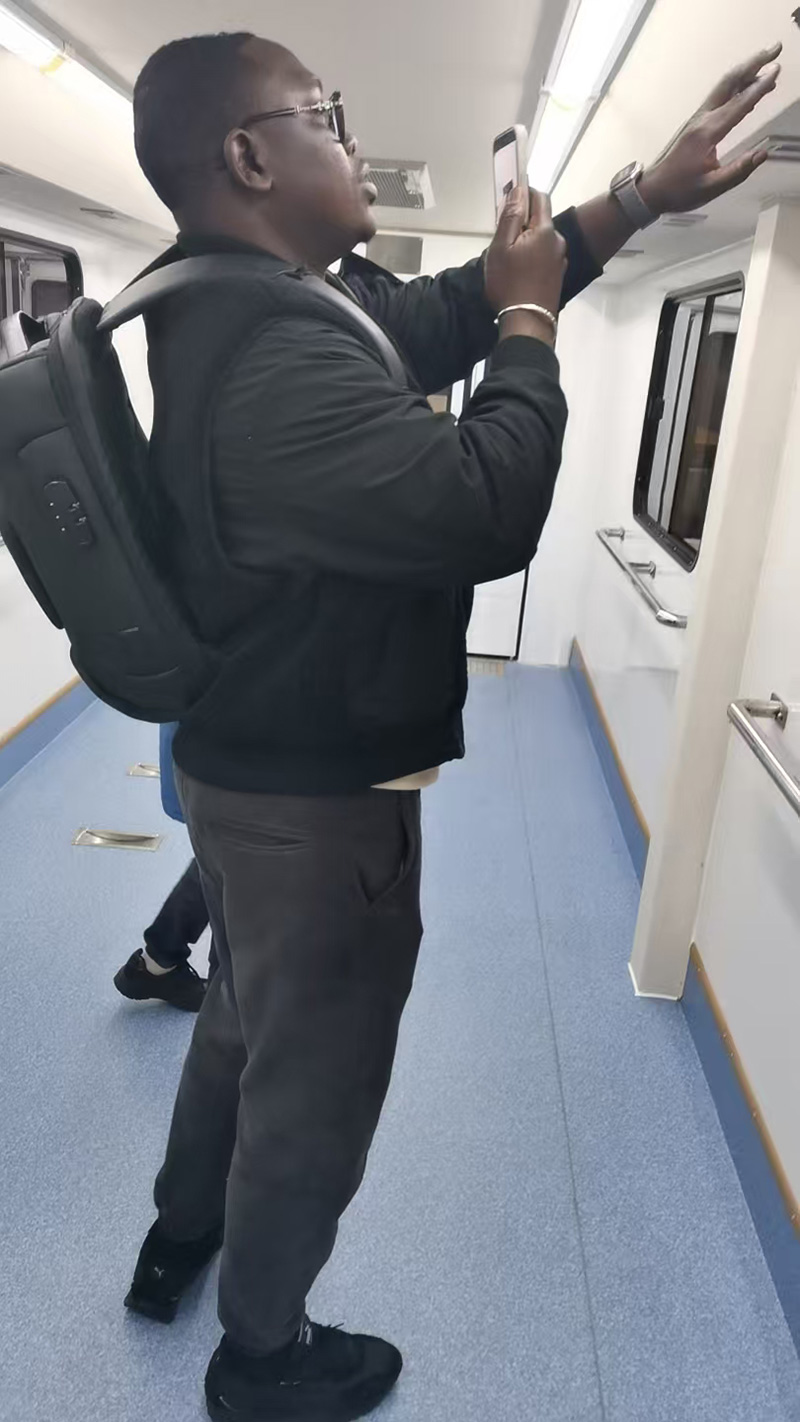 Diesel Airport Ambulift