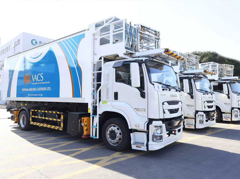 Aircraft catering vehicle 