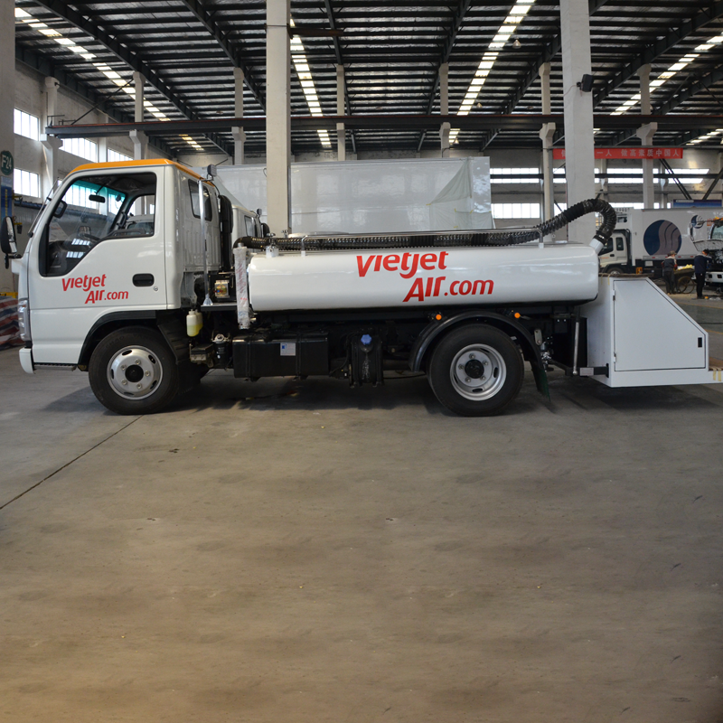 Aircraft Lavatory service truck