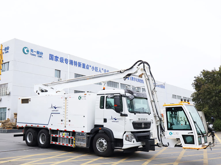 aircraft deicing vehicle
