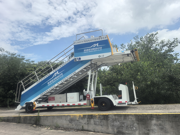 electric passenger boarding ladder