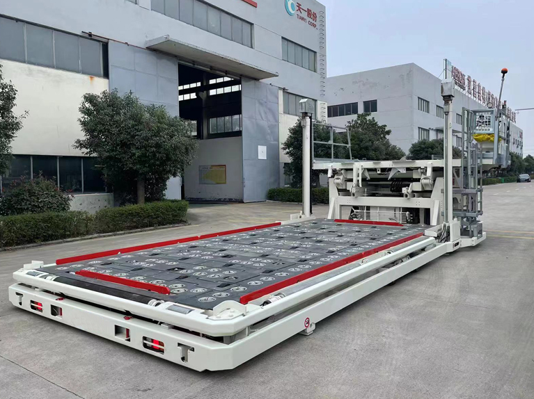 cargo loaders airport